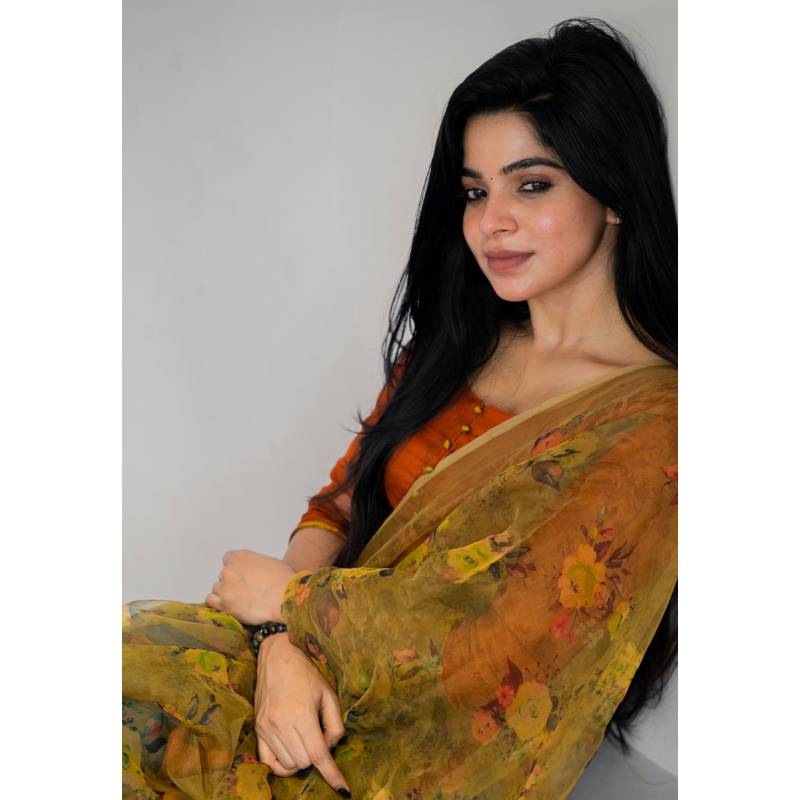Divaya bharathi latest click
