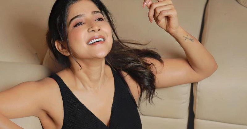 Sakshi latest in black