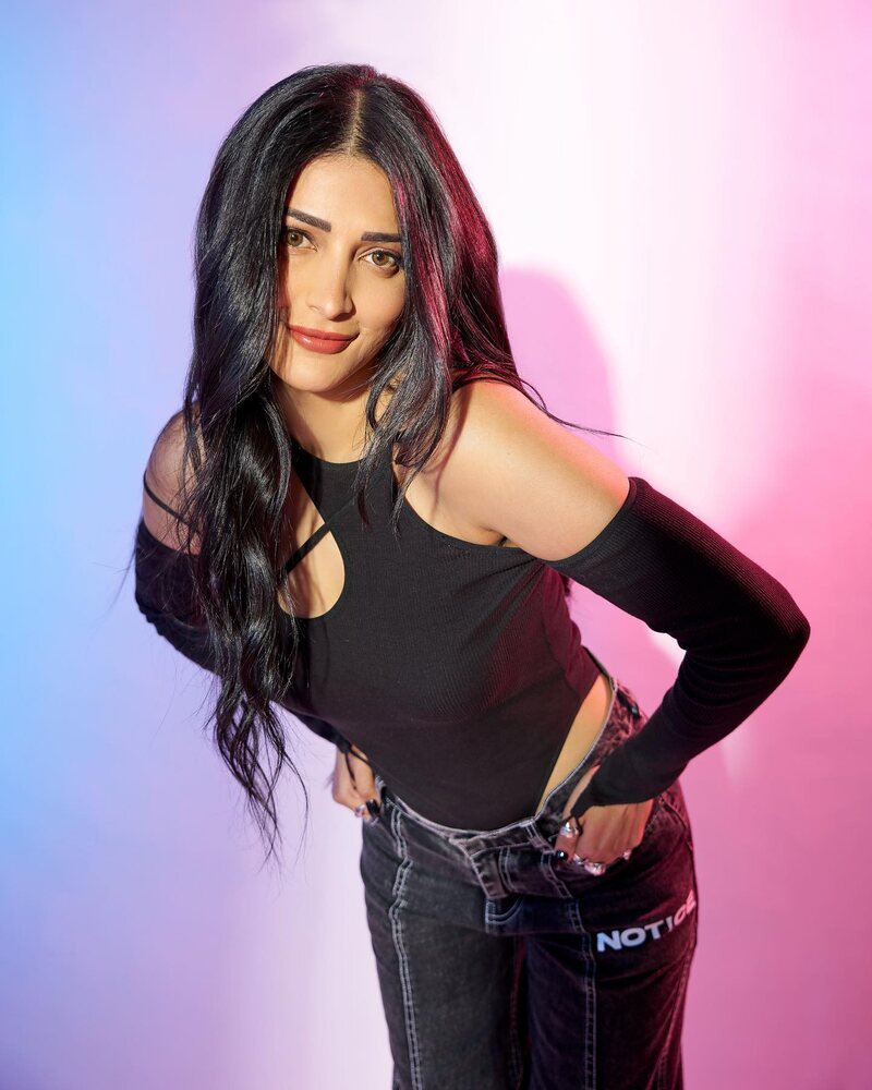Shruti haasan new clicks