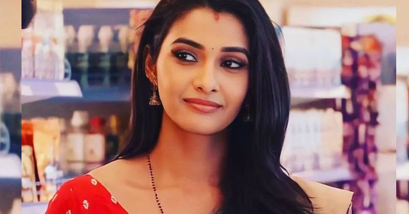 Priyabhavanishankar saree clicks viral