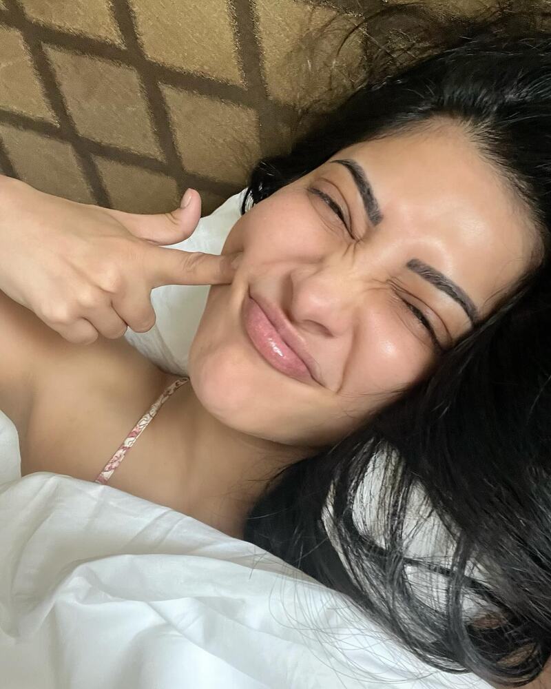 Shruti haasan new bedroom clicks trending