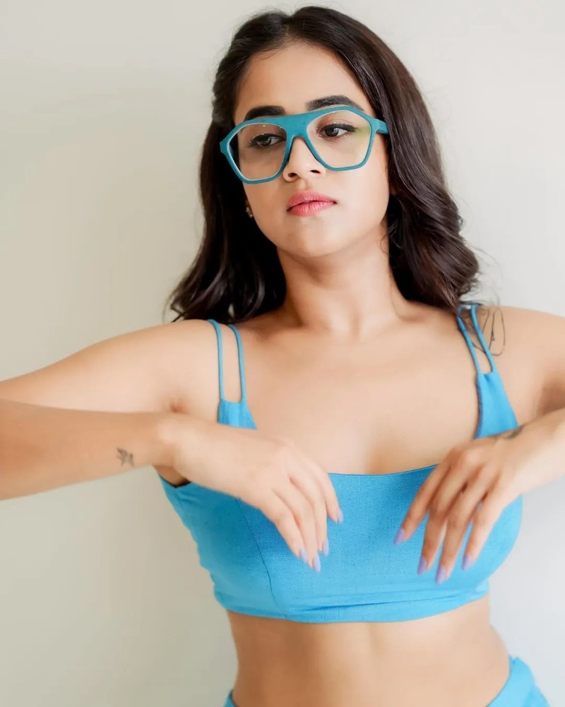 Deepthi sunaina telungu actress new photos