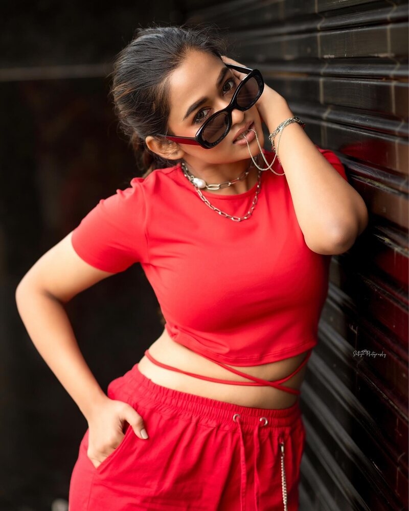 Kaavya arivumani new instagram clicks viral