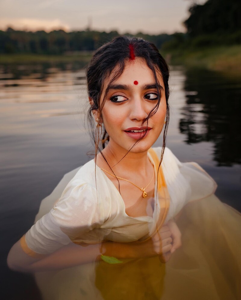 Priya prakashvarrier new pool clicks viral