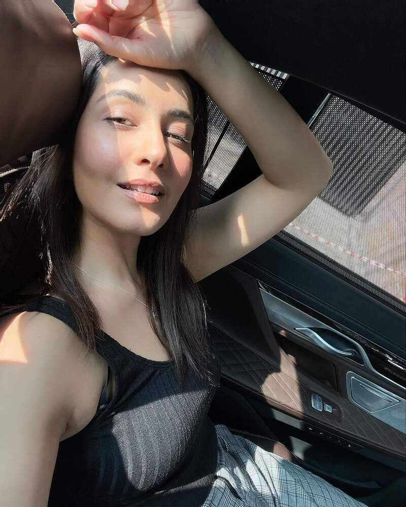 Raashii khanna new black dress clicks