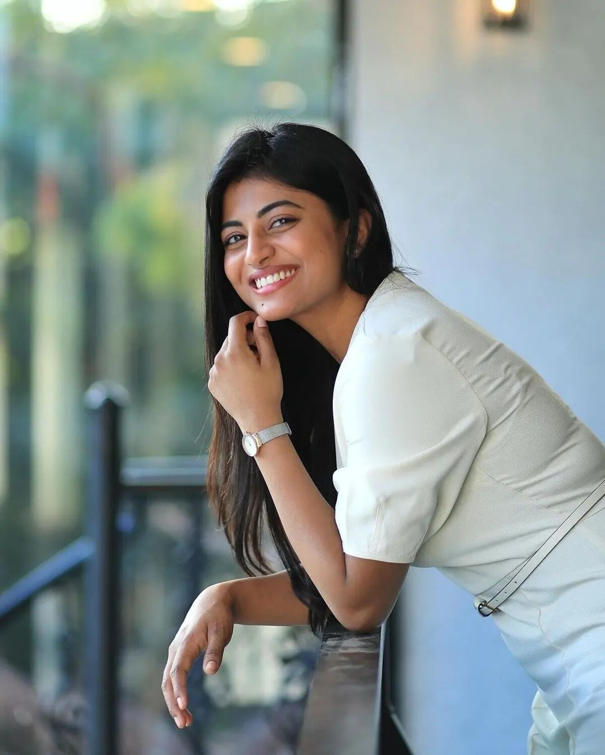 Anandhi kayal in ehite shirt clicks