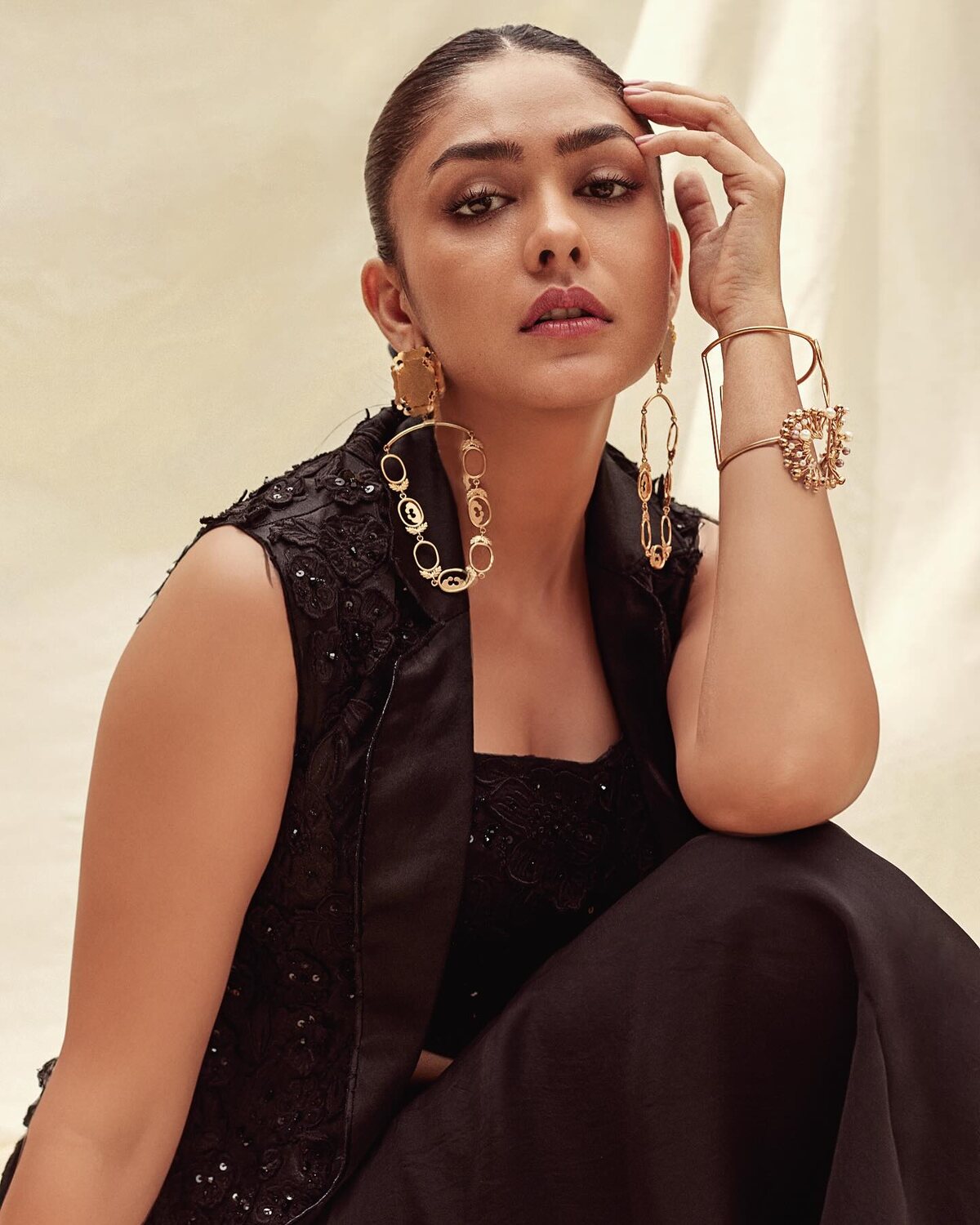 Mrunalthakur dress new hot
