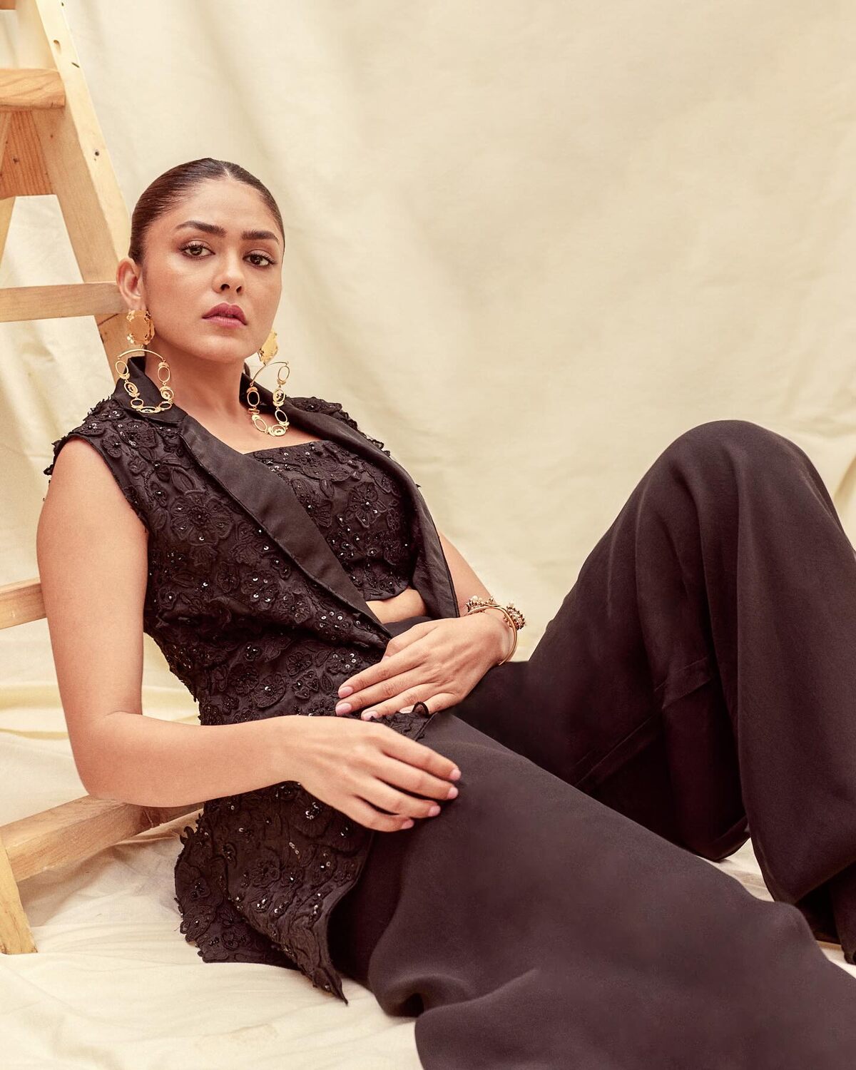 Mrunalthakur dress new hot