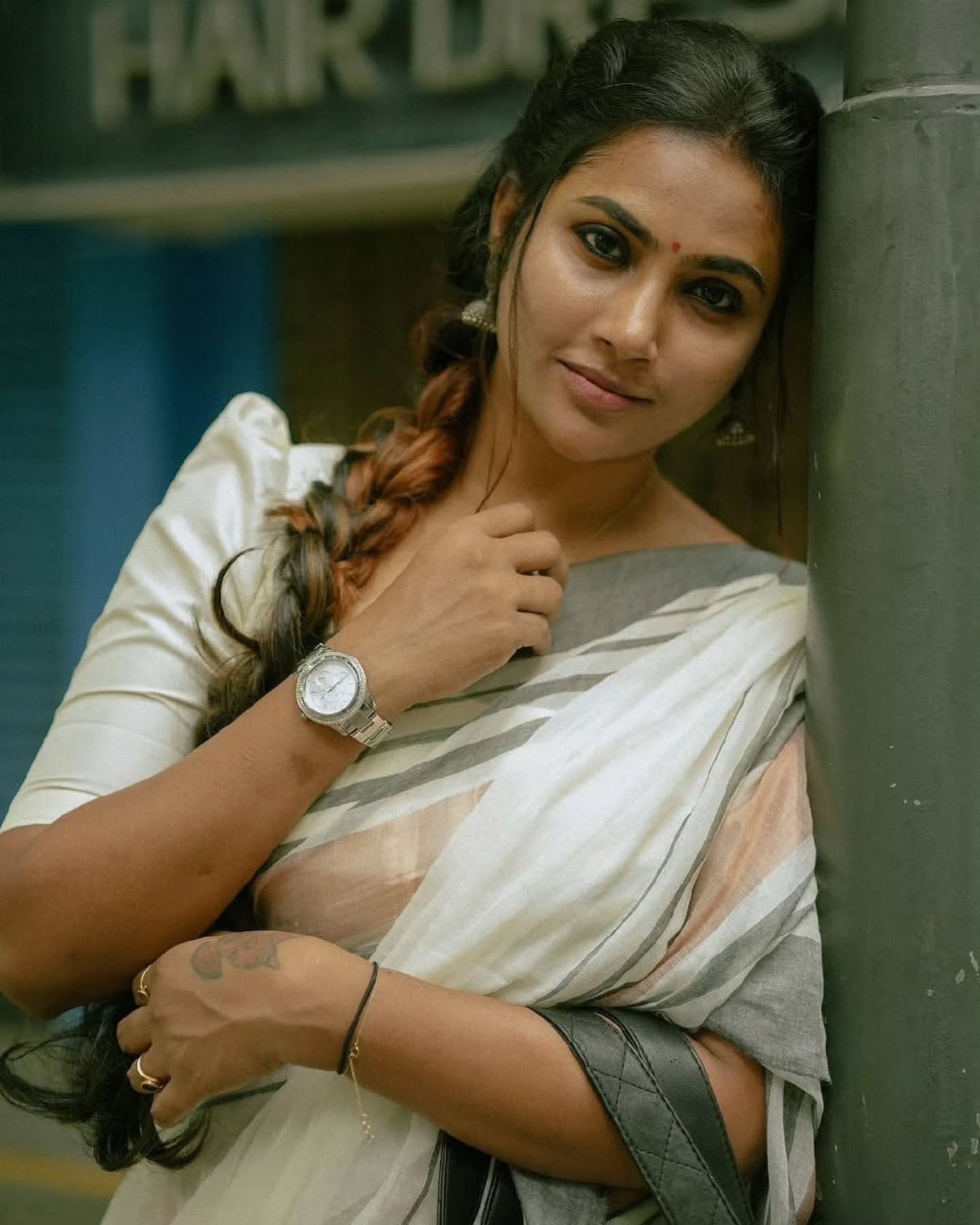 Myna nandhini new video yellow saree