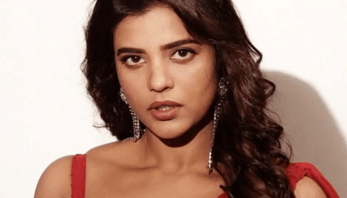 Aishwariyarajesh in singapore clicks