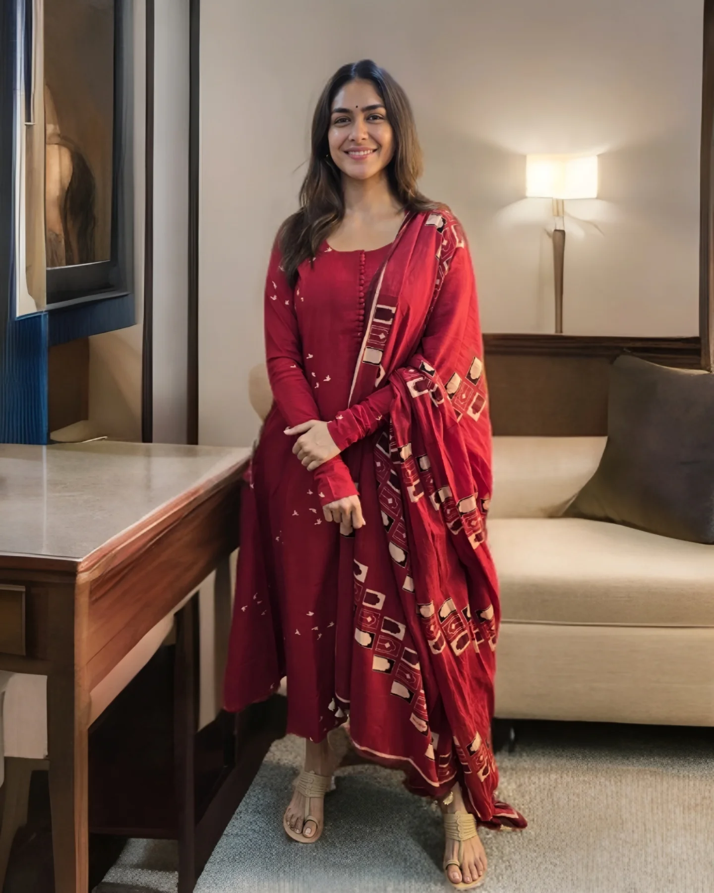 Mrunal thakur hi naana star raman dhanush movie trending photos