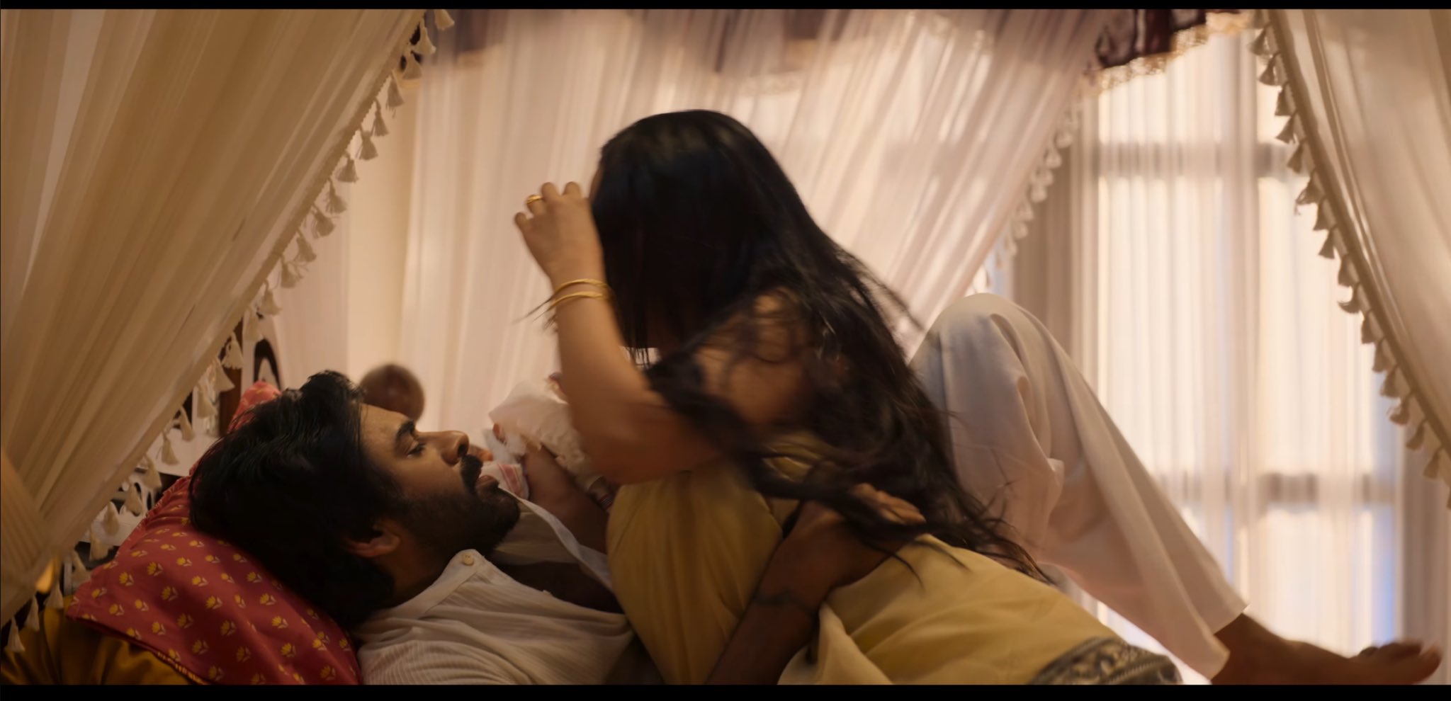 Og movie review pawan kalyan priyanka mohan viral stills