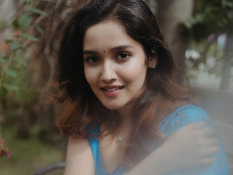 Anikha surendran oh my darling short film trending nilavuku en mel ennadi kobam