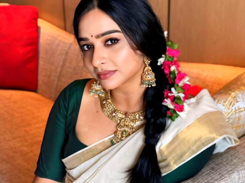 Divya ganesh bigg boss tamil season9 entry
