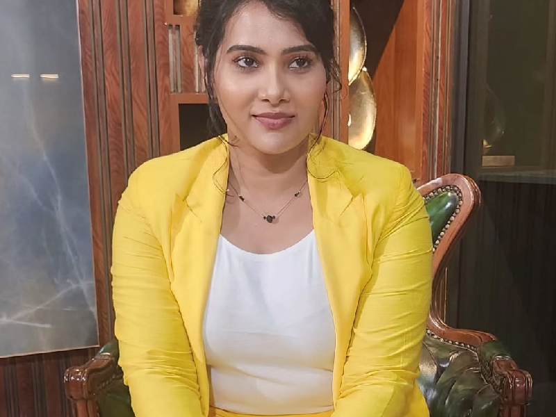 Dhivya duraisamy biggboss tamil wildcard entry updates