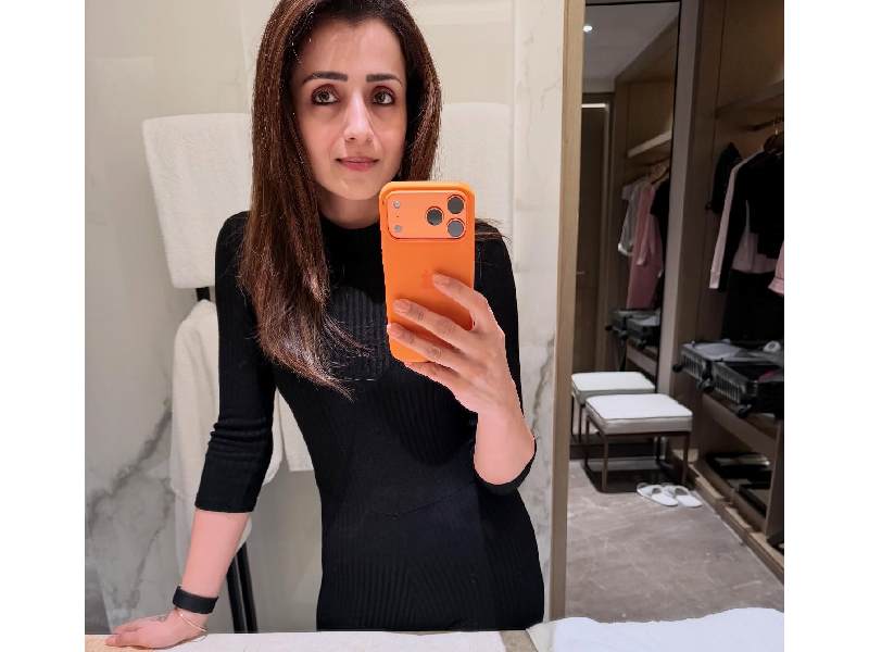Trisha krishnan tamil actress latest news vecation