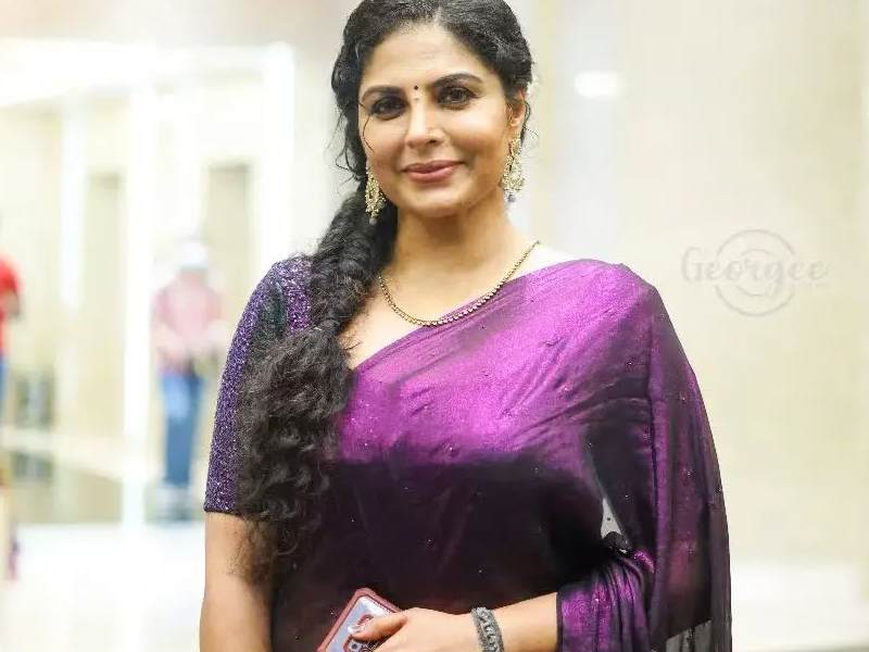 Asha sharath papanasam drishyam stage performance