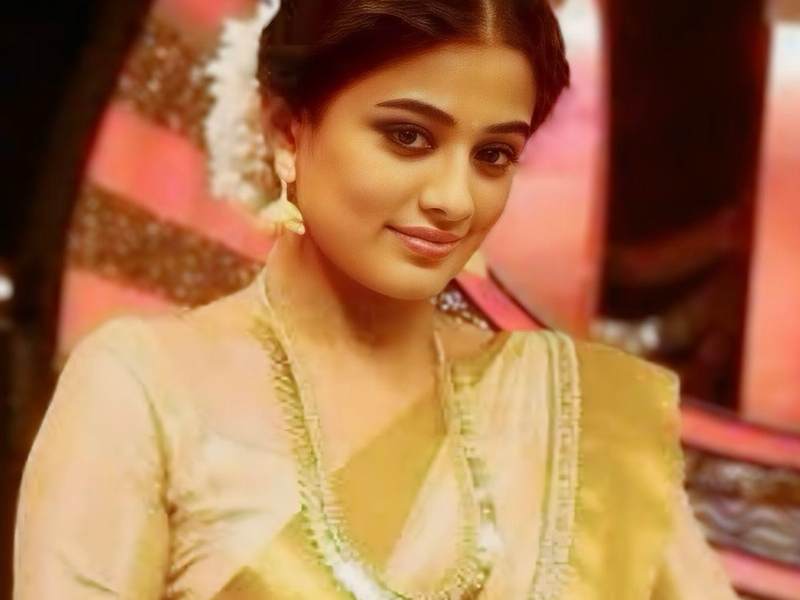 Priyamani thirakkatha old scenes trending