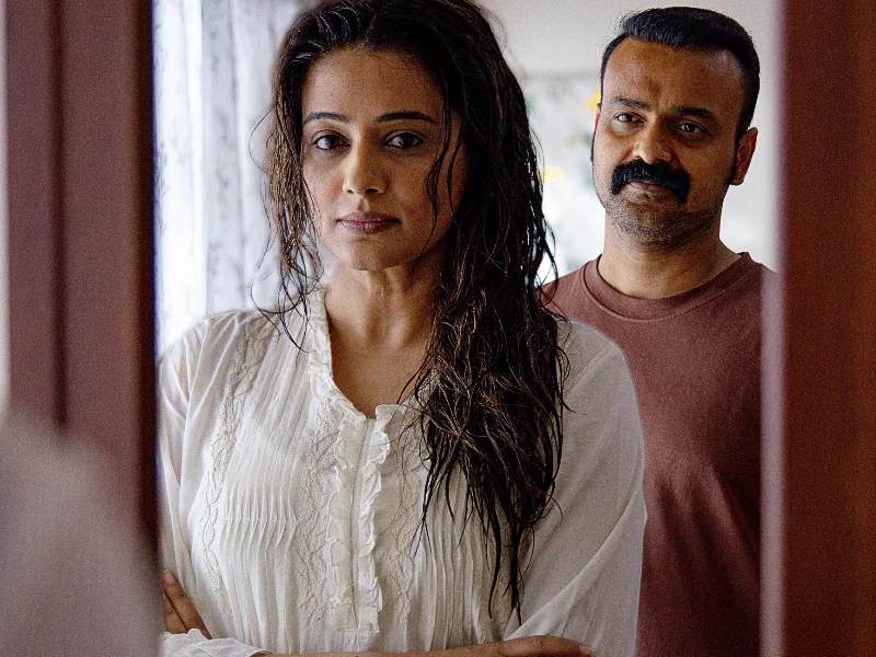 Priyamani thirakkatha old scenes trending