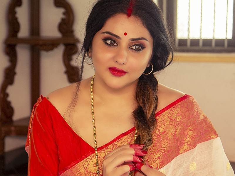 Namitha comeback jfw awards 2026 viral song biggboss