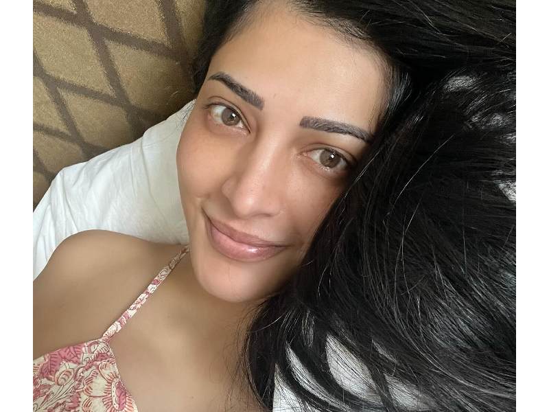 Shruti haasan tamil cinema pitta kathalu netflix trend
